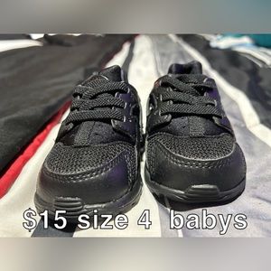 I am selling Nike shoes for babies size 4. My daughter had wear them once.